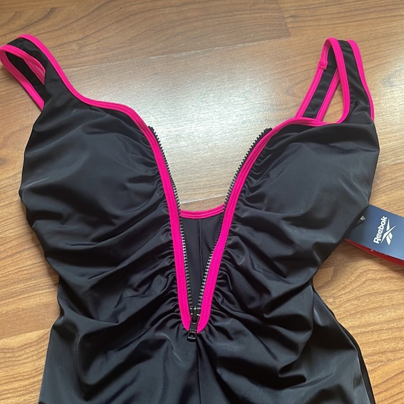 NWT Reebok bathing suit - Picture 8 of 9